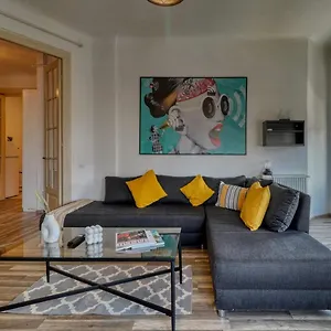  Apartment Charm